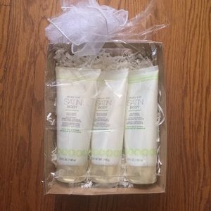 Mary Kay Satin Body Set